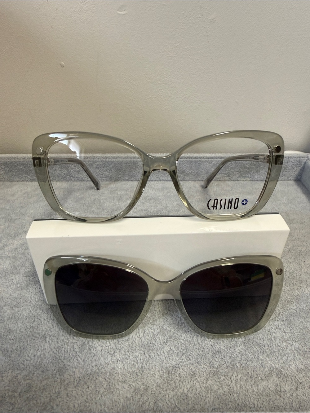 NWT CASINO Nadia Transparent Mint Green Cat-Eye Glasses with clip on sunglasses